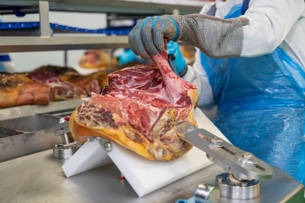 Trabajos de deshuesado del jamón